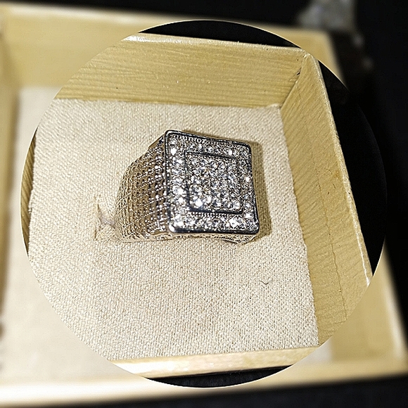 RING - Picture 3 of 6